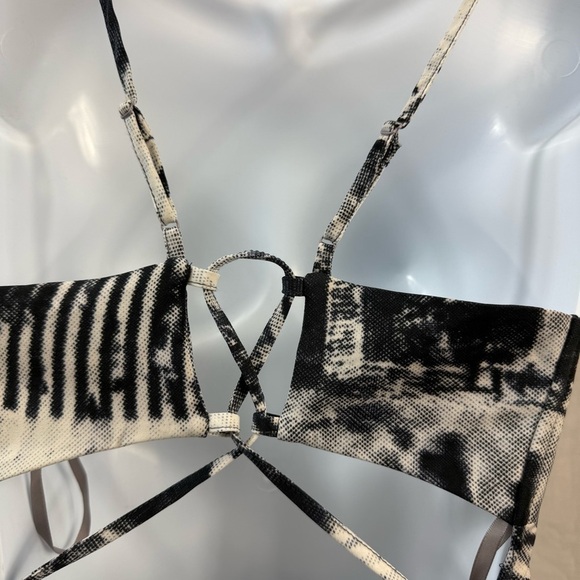 Silence + Noise by Anthropologie Black and White Graphic Fitted Camisole Size S - Picture 3 of 7